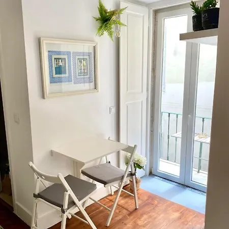 Modern Studio In The Historic Center Of Bica Apartmán Lisboa